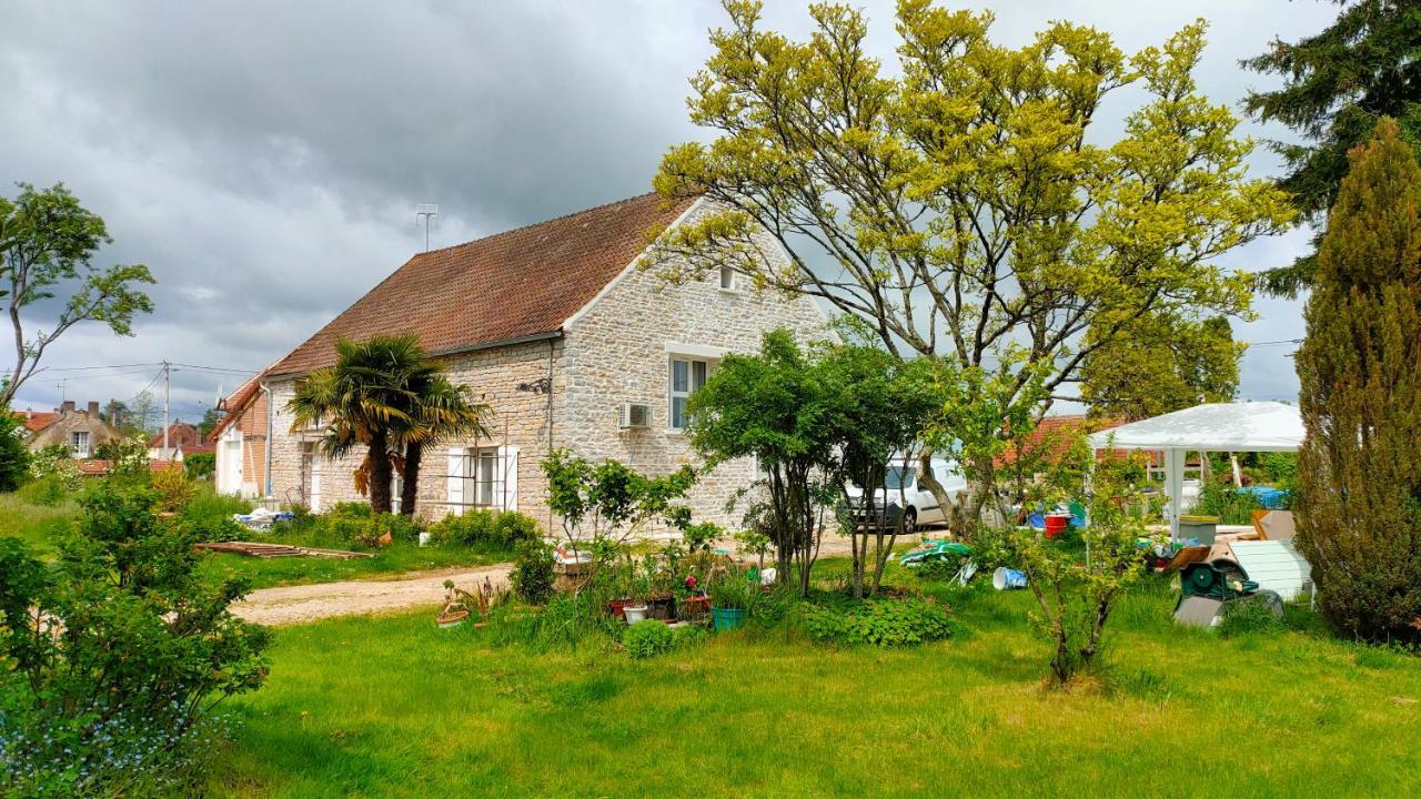 Domaine Ravy-Lilas Saint-Symphorien-sur-Saone Exterior photo